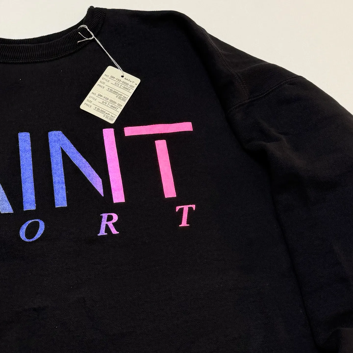 SAINT Mxxxxxx CRW NECK SWET/SAINT SPORT/BLK Colorful Gradient SAINT Round Neck Sweatshirt Black S-XL Original 420g David's Cloth Light Fleece Genuine Plate Main Mark Washing Mark and Other Accessories Complete and Correct Correct Level of Printing Technology Natural Gradient Transition Original Loose Fit Comfortable and Easy to Wear